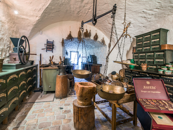 2002_Apotheken Museum (c) Tobias Schwerdt.jpg